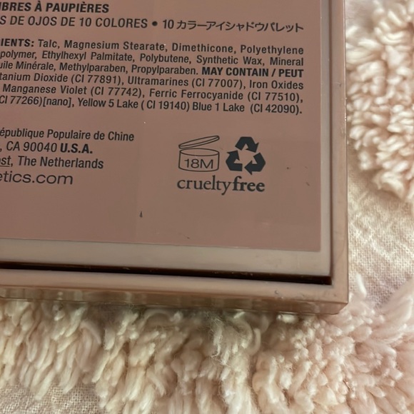 NYX | Stormy Skies Eyeshadow Pallette - Picture 5 of 7